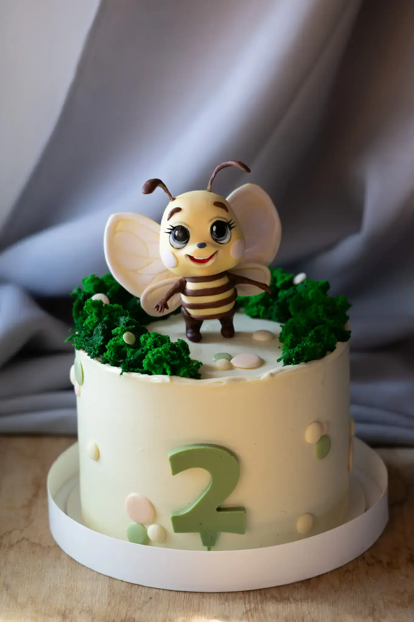 Торт на день рождения с Пчёлкой