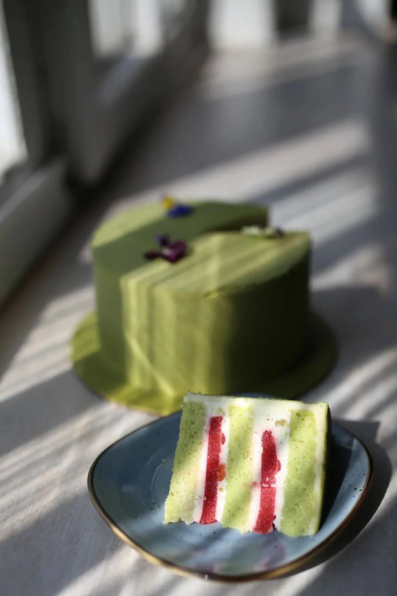 Лаймовый с клубникой и белым шоколадом